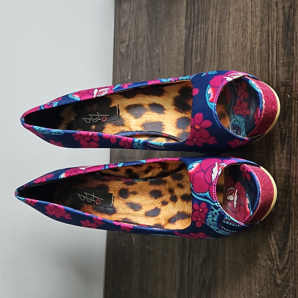 Size 9 Heels - Picture 2 of 2